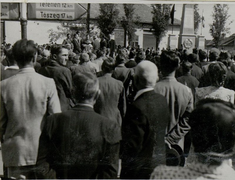 Image: Abony town. Funeral rally at the military cemetery