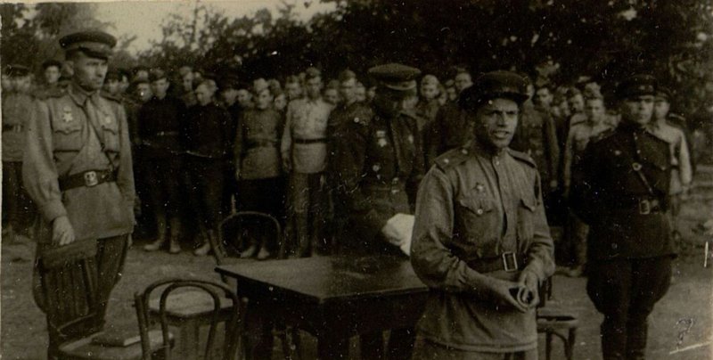 Фотография: Слово имеет от имени политотдела дивизии майор Уваров