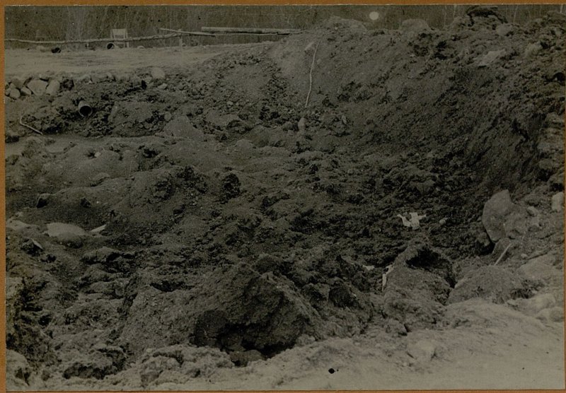 Фотография: Воронка от фугаса, диаметром в 35 метров