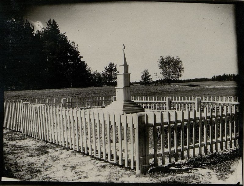 Image: Military burial of unknown soldiers, Myadel district, Brusyansky village council, Brusy village
