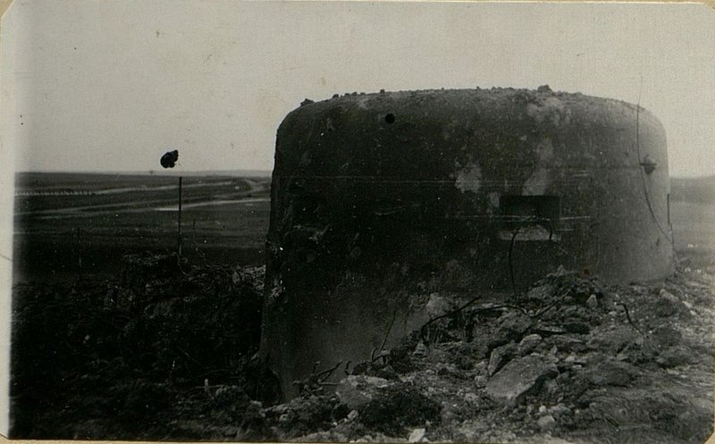 Фотография: Результаты воздействия снаряда 152 мм пушки-гаубицы