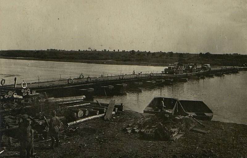 Фотография: Понтонный мост батальона на р. Березина в районе Шатково