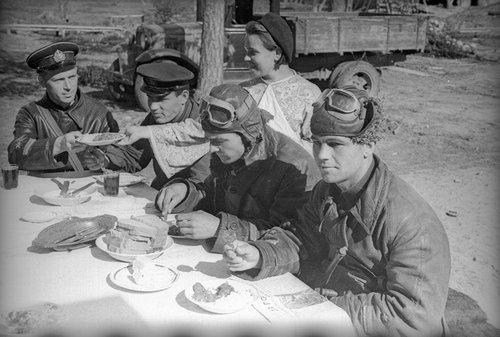 Обед в эскадрилье Бориса Сафонова. Кольский п-ов