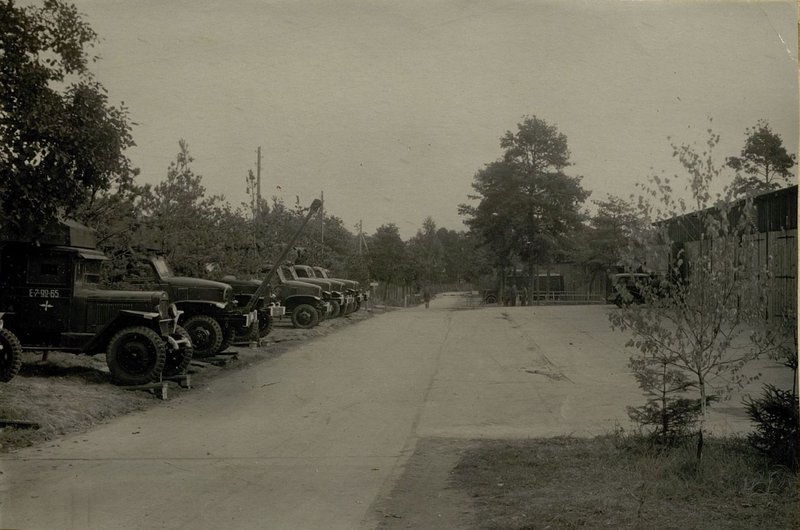 Фотография: Часть машин 169 отдельного ремонтно-восстановительного батальона автомобилей (ОРВБА)