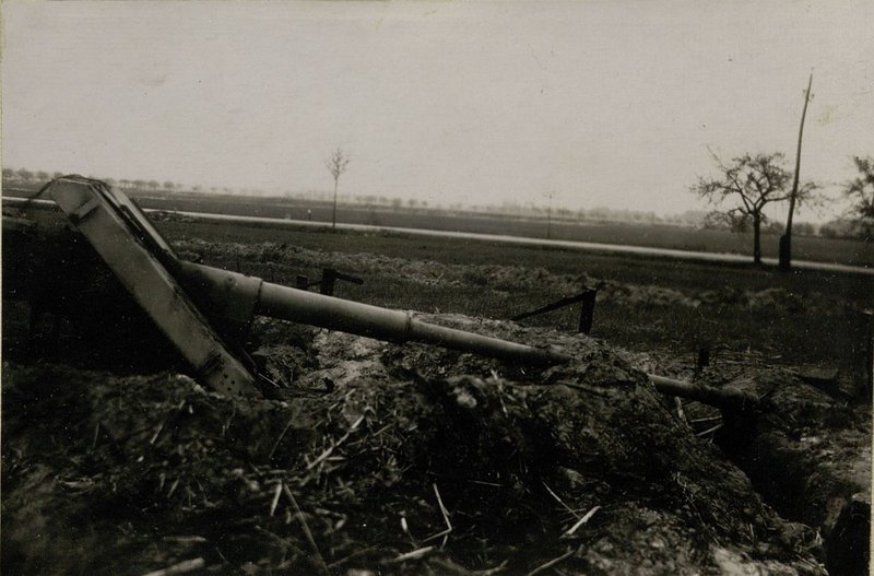 Фотография: 88 м/м орудие прямой наводки уничтоженное 16.4.45 г. в районе г. Форст