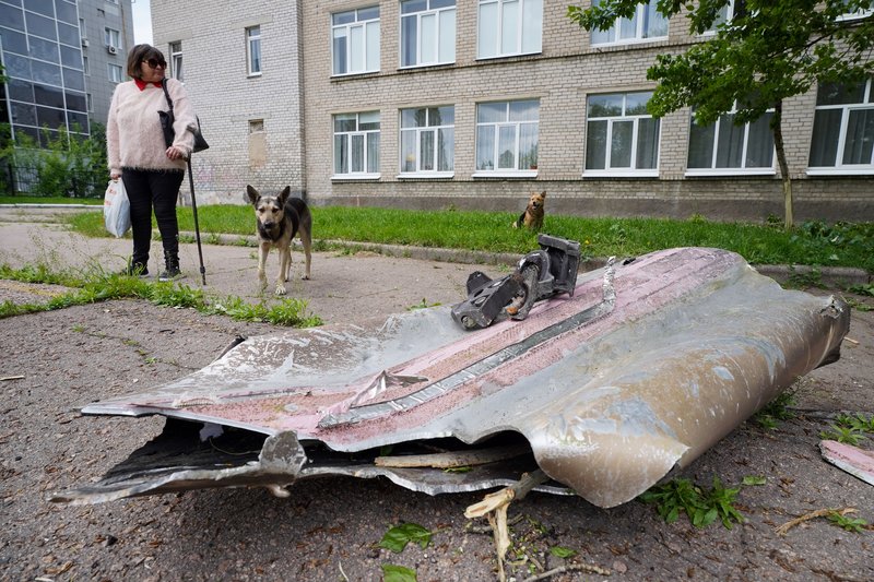 Работа средств ПВО в Донецке. Обломки средства российского ПВО, сбившего ракету иностранного производства над стадионом "Донбасс-Арена"
