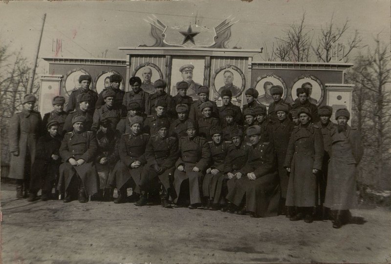 Фотография: Командование 12 запасной стрелковой дивизии с группой офицеров, работающих в управлении бригады