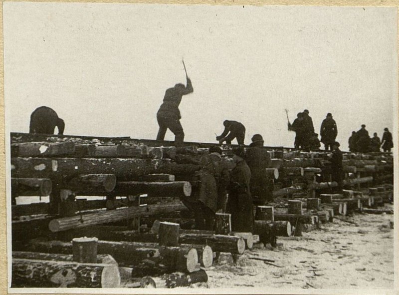 Image: Sewing on rails and work of pneumatic drills