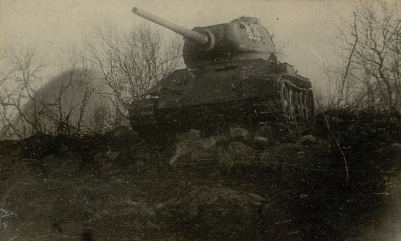 Фотография: Танк Т-34 на спуске по каменному грунту в районе кв. 3296