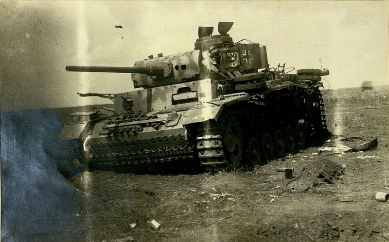 Фотография: Немецкий средний танк, подбитый огнем прямой наводки 3-ей батареи 872 ГАП с дистанции 550 метров