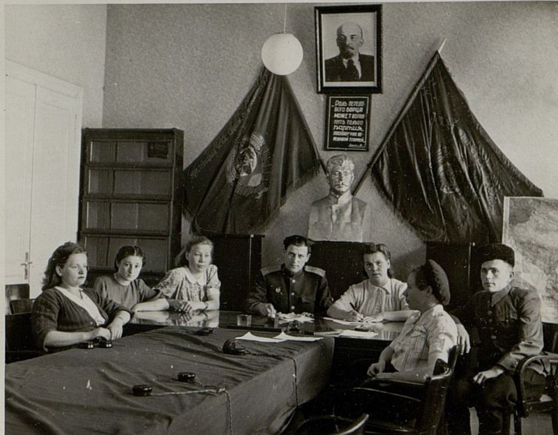 Фотография: Заседание комсомольского бюро