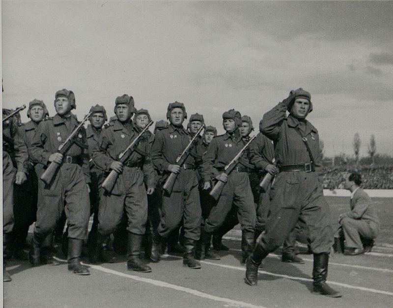 Фотография: Физкультурный парад в день открытия военизированной армейской спартакиады на стадионе "Юнак", г. София