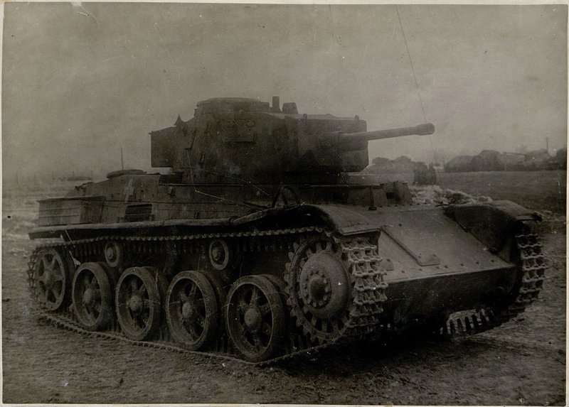Image: Light 16-ton tank (Hungarian)