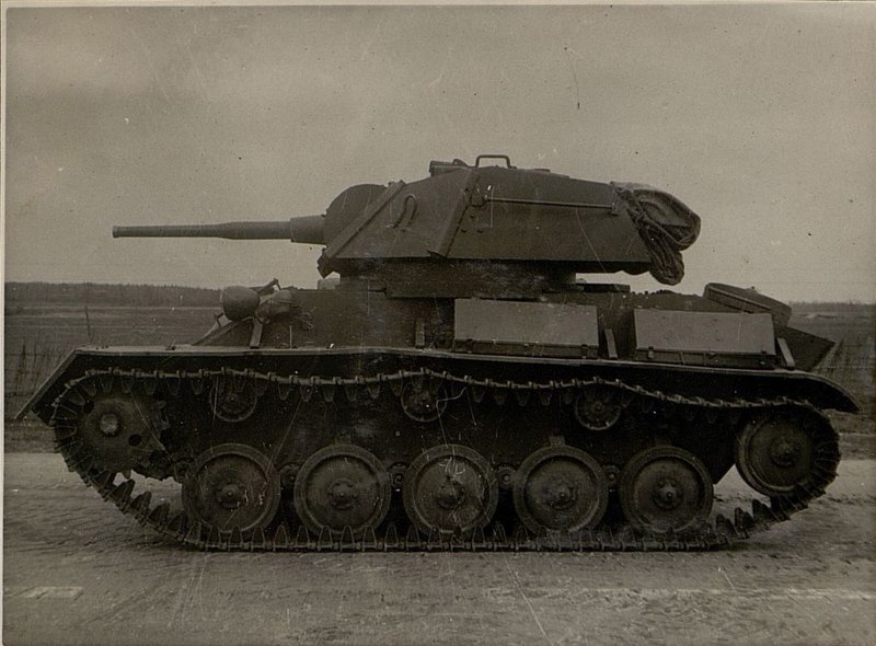 Фотография: Лёгкий танк Т-80