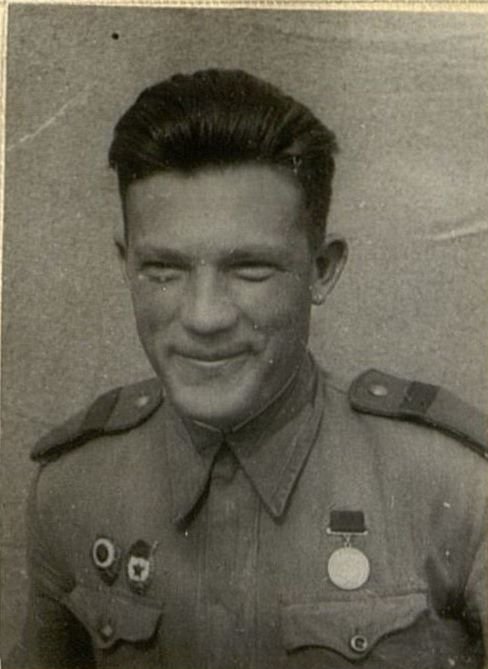 Фотография: Гвардии старший сержант Монетин А.Е. 1 пуль. рота. Ком. расч.