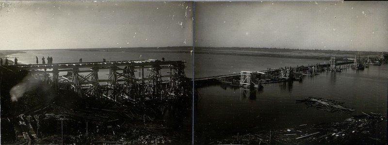 Фотография: Общий вид строительства временного моста