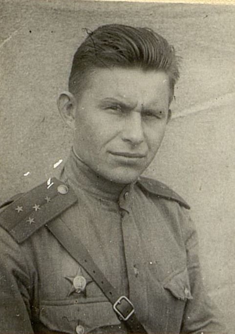 Фотография: Гв. капитан Аринцев Иван Андреевич. Заместитель командира 1 стрелькового батальона по строевой части
