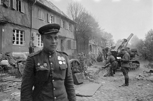 Sergeant N. Meshkov's B-4 howitzer of the 100th Howitzer Artillery Brigade fires in Berlin