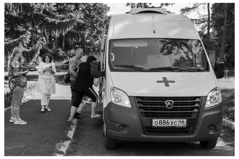 Medics from the Kursk Regional Clinical Hospital are conducting outreach examinations of refugees from border areas at temporary accommodation sites in the region.