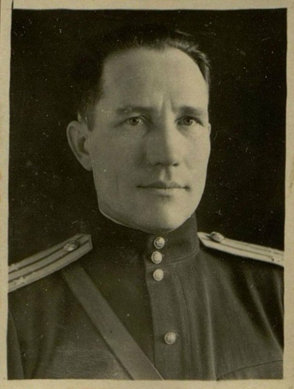 Фотография: Заместитель командира части по политчасти подполковник товарищ Дроздов