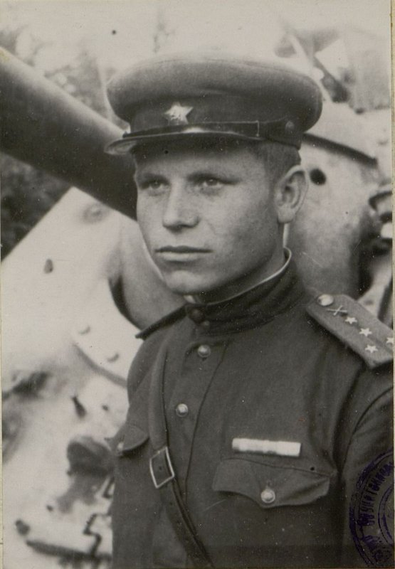 Фотография: Командир противотанкового батальонаБ капитан Зимин М.Ф.