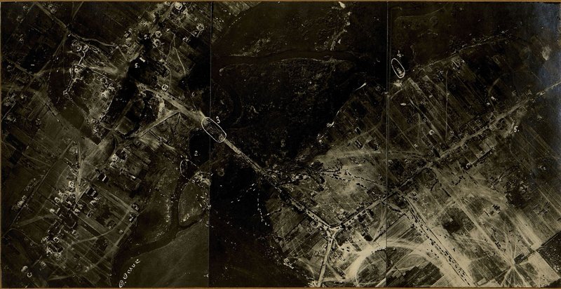 Image: A skirmish position of up to 300 enemy vehicles in the area of ​​the Shepelevichi crossing. The crossing was destroyed by bombing. Photo made on 30.6.44 at 17.00