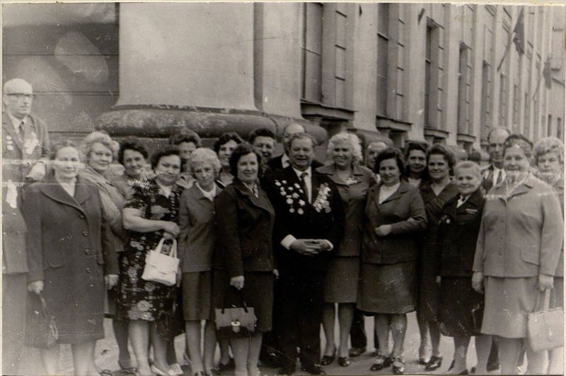 Image: Regiment commander Kadatsky among regiment veterans