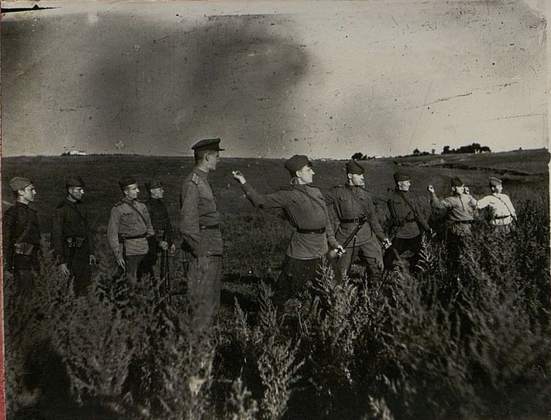 Image: Throwing grenades