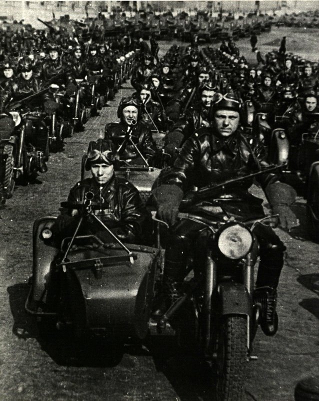 Kantemirovtsy - participants of the first parade of tankmen on Red Square.